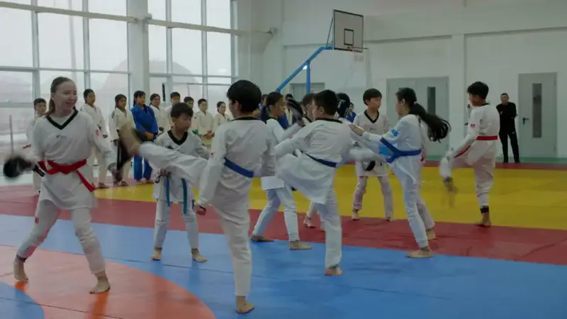 Новый физкультурно-оздоровительный комплекс открыли в столичном районе Алматы (2)