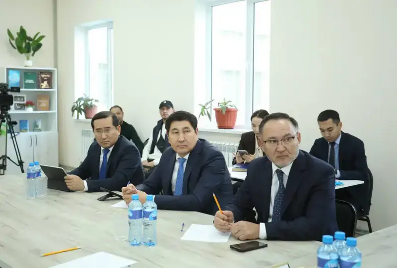 Встреча Нурдаулета Килыбаева с жителями Тупкараганского района по вопросам трудоустройства и социальной поддержки {city2}