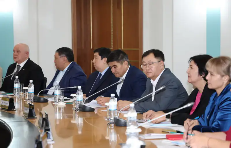 Депутаты, эксперты и представители госорганов обсудили вопросы повышения привлекательности воинской службы (4)