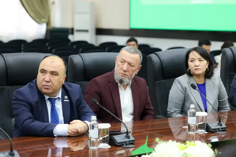 Айдарбек Сапаров вручил лучшим представителям АПК Шымкента государственные награды (2)