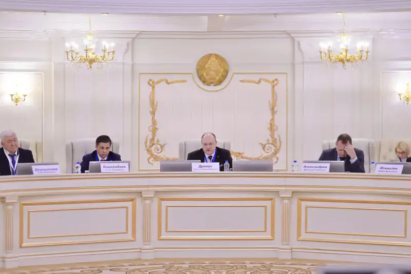 Судьи конституционных судов и судебных органов вместе с судьями Суда ЕАЭС обсудили вопросы практики применения права ЕАЭС (3)