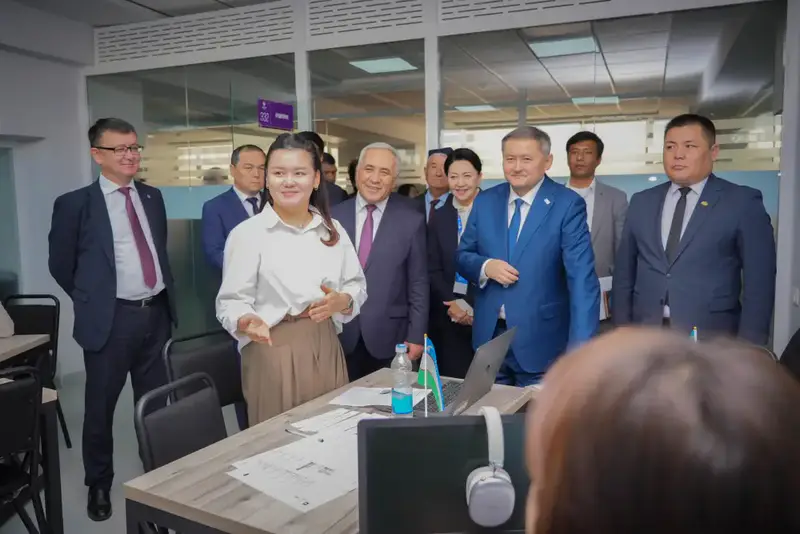 Визит министра науки Казахстана в Чирчикский филиал ЮКИУ: укрепление образовательных связей и сотрудничества молодежи {city2}