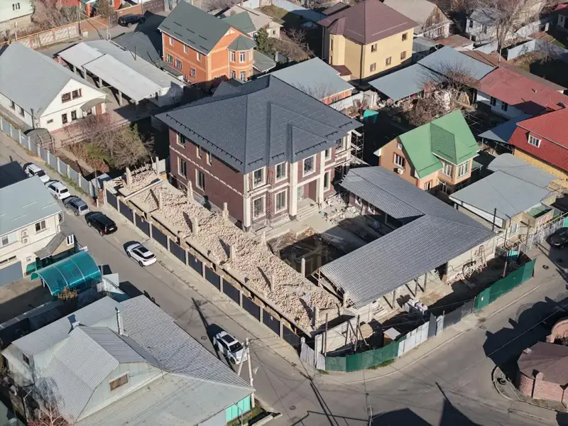 В Алматы сносят крупный незаконный объект (6)