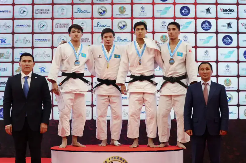 Ербол Мырзабосынов дзюдодан ел біріншілігінің жеңімпаздарын марапаттады (3)