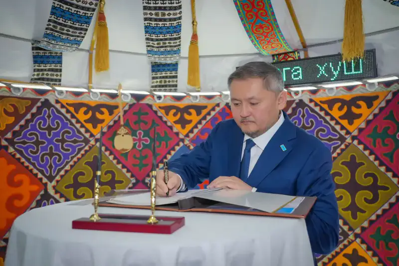 Министр науки и высшего образования Казахстана ознакомился с работой Чирчикского филиала ЮКИУ (2)