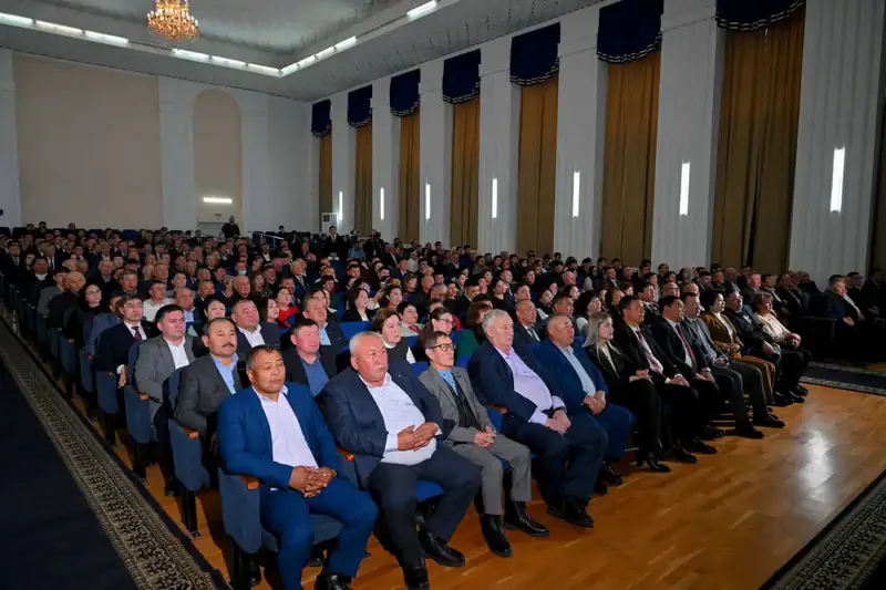 Аграрии области Абай отмечены наградами на празднике труда {city2}