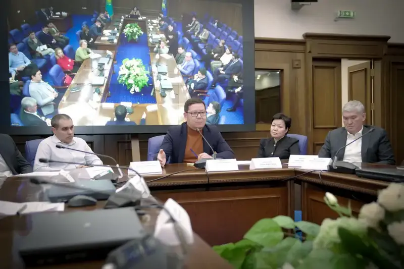 Внедрение искусственного интеллекта в образование Казахстана: шаг к инновационному развитию и улучшению качества обучения {city2}