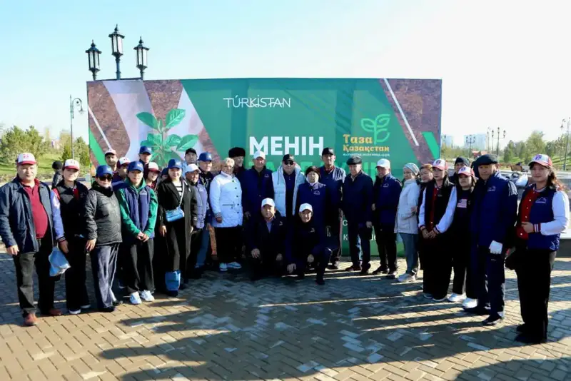 В Туркестане более 300 человек посадили 900 саженцев деревьев в рамках акции по озеленению {city2}