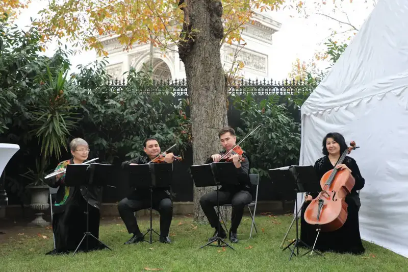 Культурный вечер в Париже 35-летие Декларации о Государственном суверенитете Казахстана гимны произведения композиторов {city2}