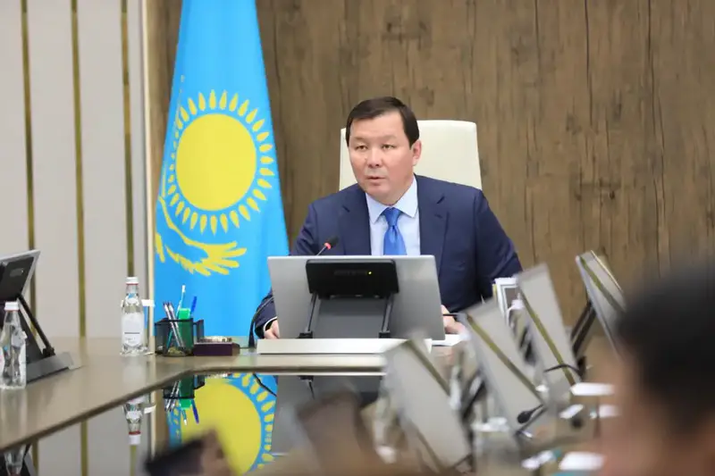 Заседание комиссии: государственные символы под прицелом внимания {city2}