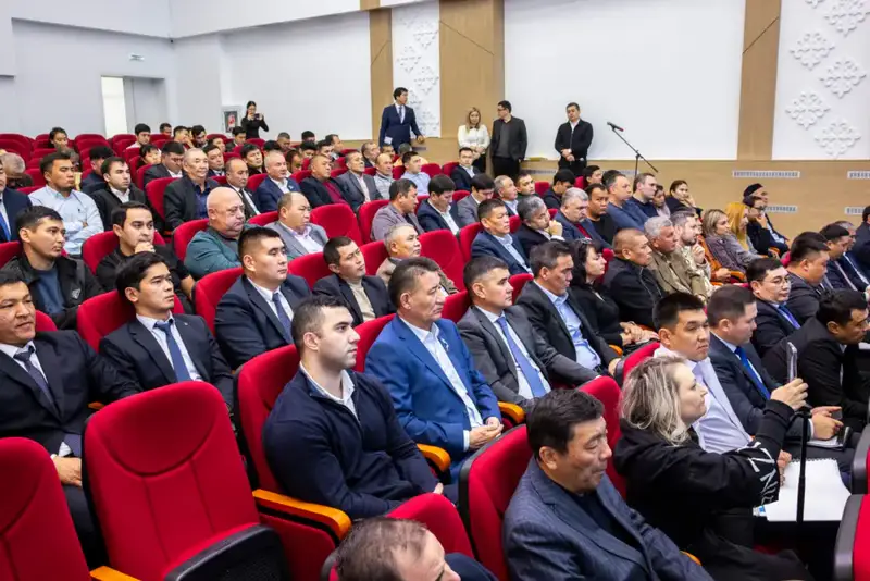 Вице-министр транспорта встретился с алматинцами {city2}