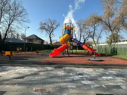 В Жетысуском районе Алматы благоустроено 28 дворов и 1,5 км набережной (3)