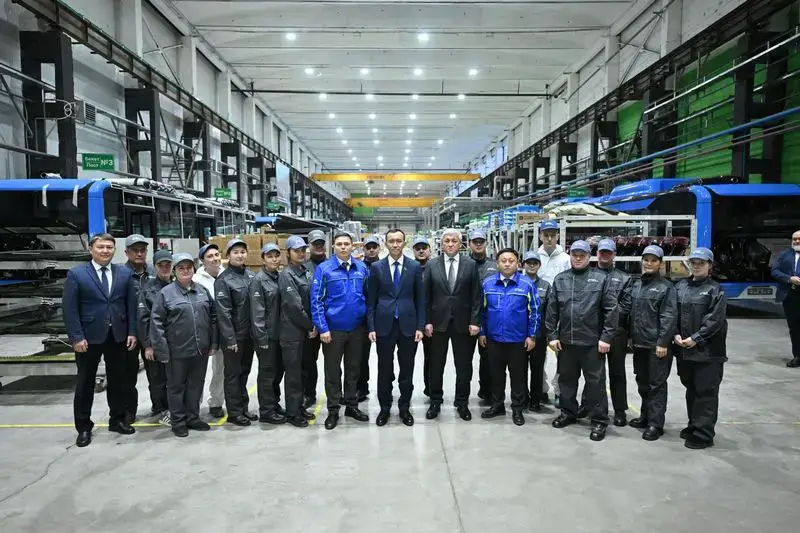 Спикер Сената встретился с работниками предприятий Карагандинской области и выступил с лекцией перед молодёжью (9)