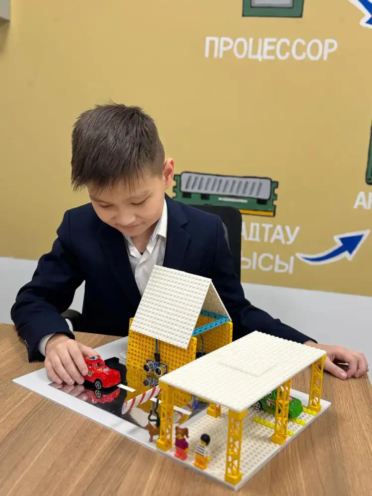 Инновации школьника из Астаны: «умный шлагбаум» для управления движением {city2}