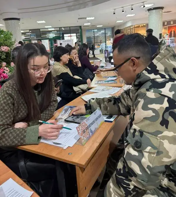 Более 40 предприятий предложили 850 вакансий на ярмарке рабочих мест в Караганде (5)