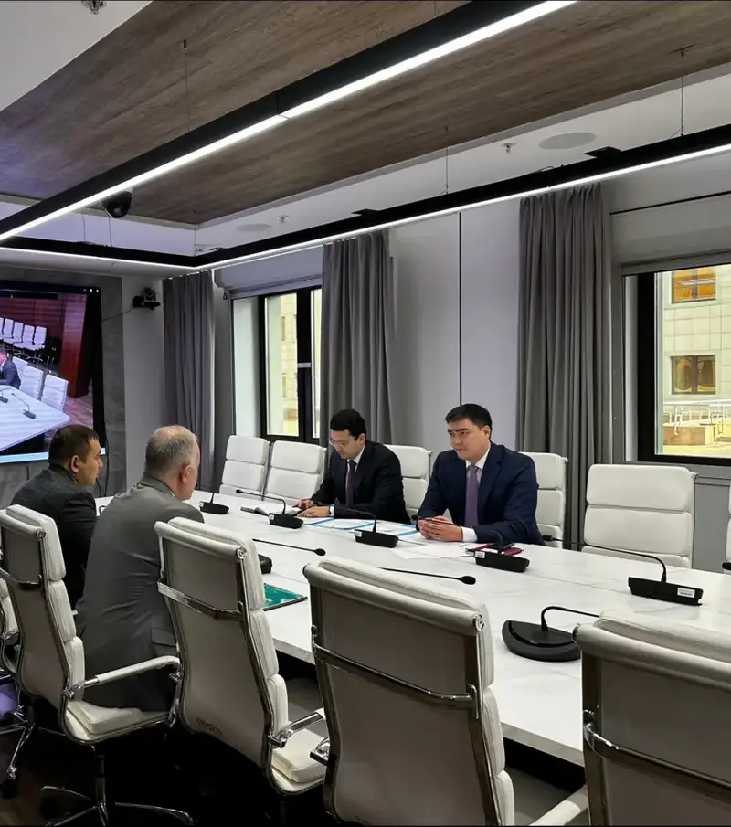 Вице-министр Иран Шархан обсуждает с гражданами вопросы недропользования и поддержки отрасли {city2}