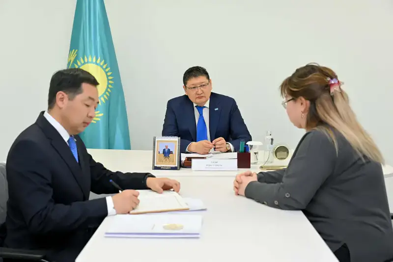 Глава региона принял граждан по личным вопросам (9)