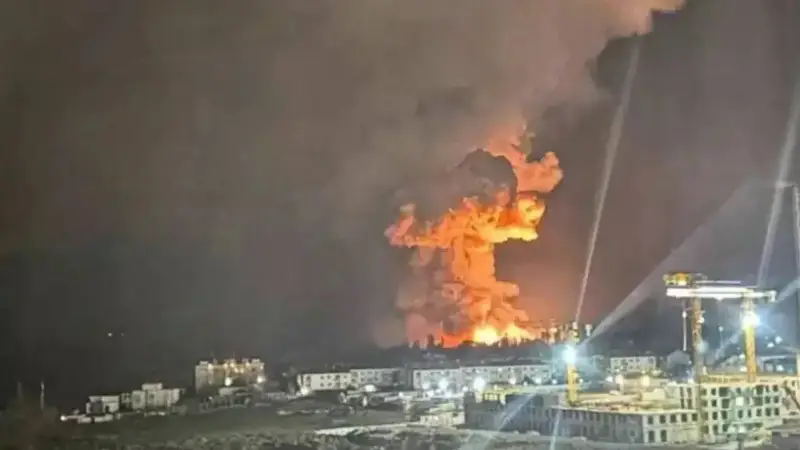 Атака дронов на порт Новороссийска: Россия приостанавливает экспорт нефти, что приводит к росту цен на мировых рынках {city2}