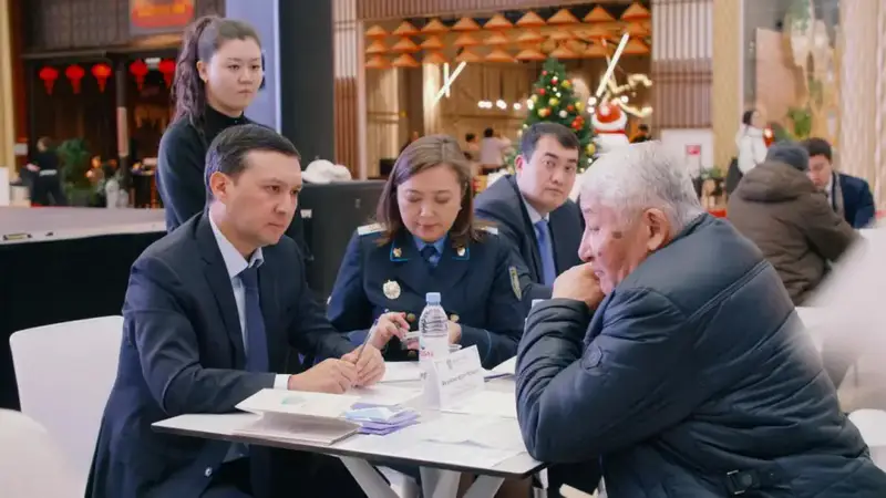 «Закон и порядок»: в столице прошла акция «Правовая аптека» (3)