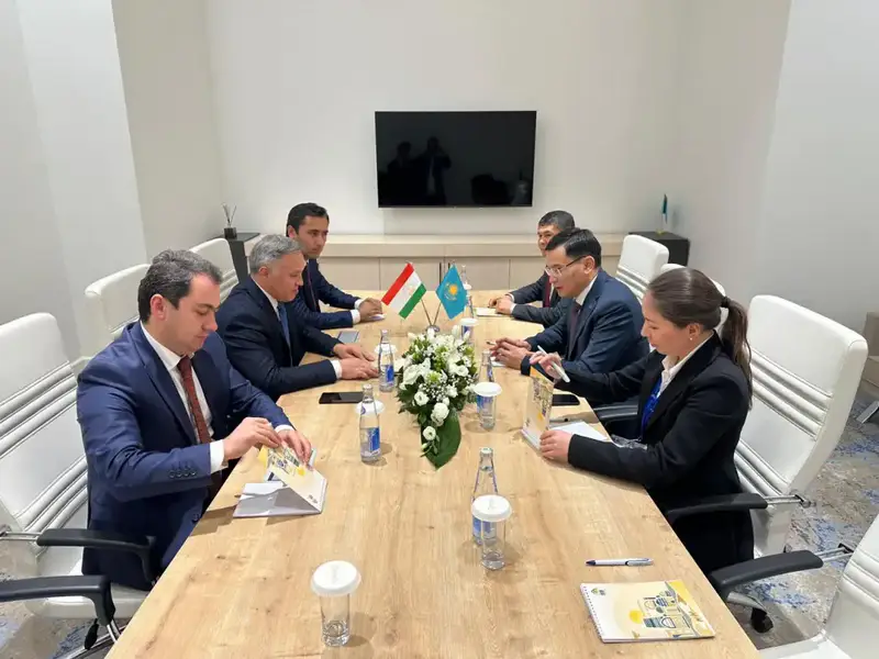 Туристическое сотрудничество Казахстана с Узбекистаном и Таджикистаном в Центральной Азии {city2}