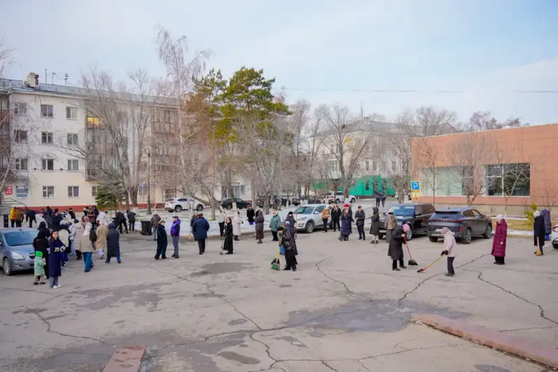 Cleanliness Initiative in Astana: Over 200 Participants at the E. Rahmadiyev Philharmonic {city2}
