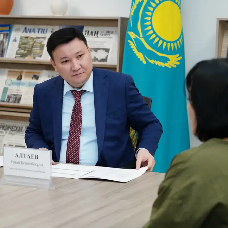 ЗАМЕСТИТЕЛЬ АКИМА ТУРКЕСТАНСКОЙ ОБЛАСТИ ЗАСЛУШАЛ ЖИТЕЛЕЙ (2)