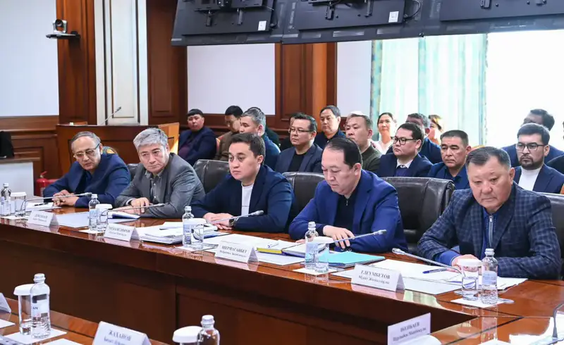 Обсуждение выполнения поручений по контролю цен и благоустройству на совещании акима {city2}