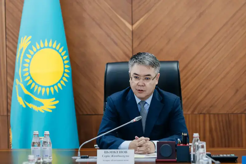 Аким Атырауской области вручил государственные награды работникам сельского хозяйства (9)