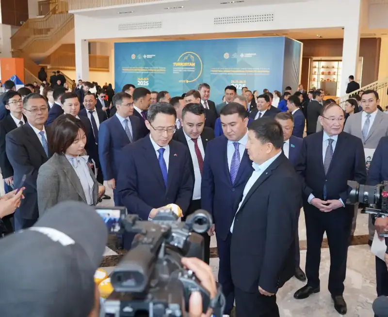 НА МЕЖДУНАРОДНОМ ИНВЕСТИЦИОННОМ ФОРУМЕ «TURKISTAN INVESTMENT AND TOURISM FORUM-2025» ПОДПИСАНО 7 МЕМОРАНДУМОВ НА ПРИВЛЕЧЕНИЕ В РЕГИОН 432,2 МЛРД ТЕНГЕ ИНВЕСТИЦИЙ (10)