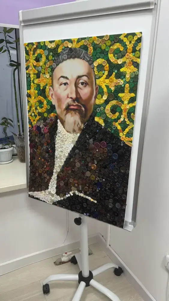 Дошкольники Астаны создают портрет Абая Кунанбайулы из пуговиц, развивая художественные навыки и уважение к культурному наследию {city2}