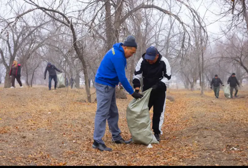 В рамках экологической акции «Таза Қазақстан» был проведён субботник вдоль автодороги «Алматы – Қонаев» (4)