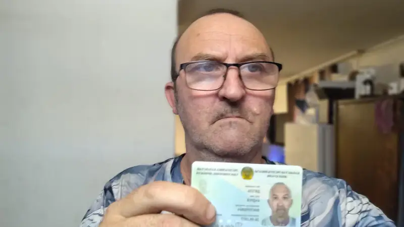 Жизнь без документов: история 48-летнего павлодарца, который впервые получил удостоверение личности после 30 лет 'невидимости' {city2}