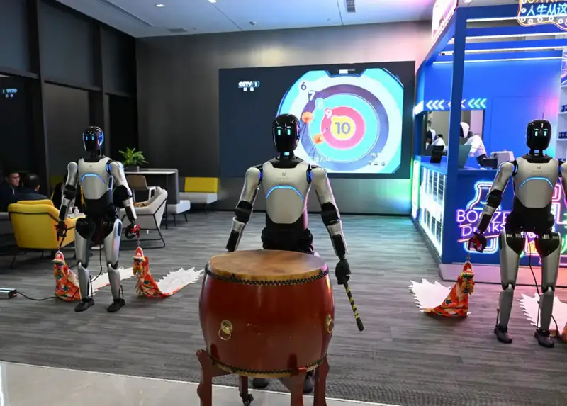 Аким Алматы Дархан Сатыбалды и сооснователь AgiBot Пэн Чжихуэй подписали Меморандум о сотрудничестве в области робототехники и ИИ {city2}