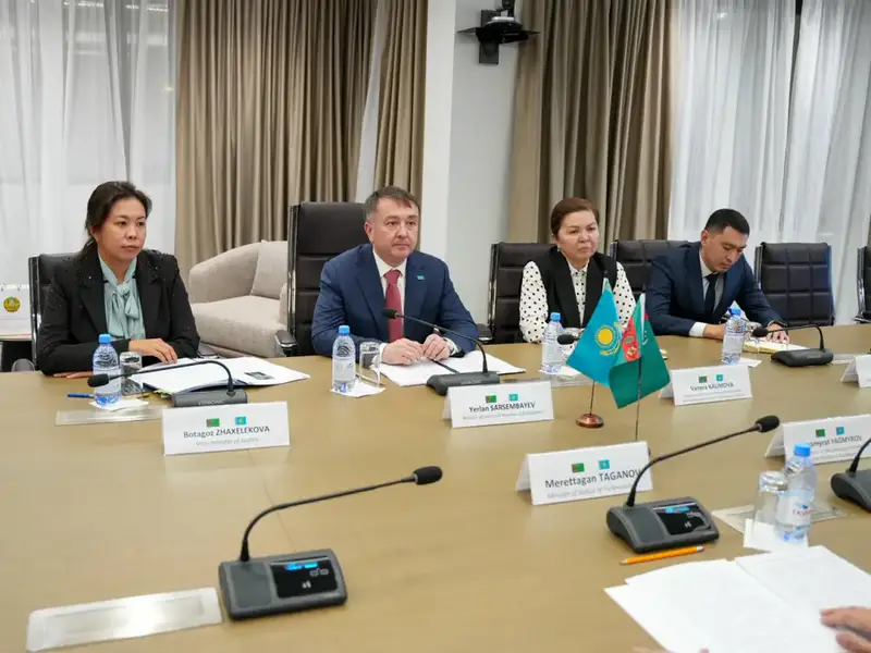 Состоялась встреча Министра юстиции Республики Казахстан Ерлана Сарсембаева с Министром Адалат Туркменистана Мереттаган Тагановым (3)