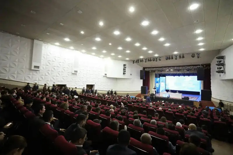 Аким области Нурдаулет Килыбай обсудил социально-экономическое развитие Жанаозена с местными жителями {city2}