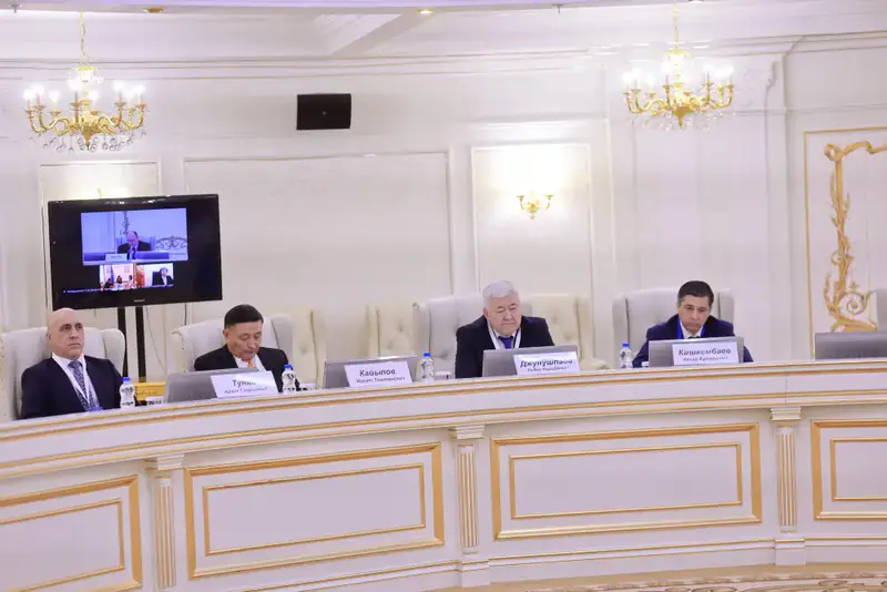 Судьи конституционных судов и судебных органов вместе с судьями Суда ЕАЭС обсудили вопросы практики применения права ЕАЭС (4)