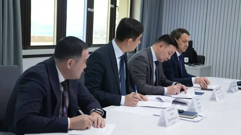 Министр экологии и природных ресурсов Казахстана отвечает на вопросы граждан о проблемах окружающей среды {city2}