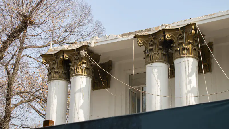 Реконструкция алматинских школ: финансовые затраты и последствия для образовательного процесса {city2}