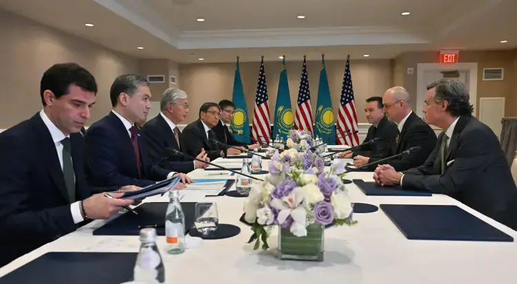 Касым-Жомарт Токаев провел беседу с президентом по странам СНГ и Центральной Азии компании John Deere Чабой Лейко (2)