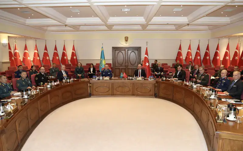 Визит министра обороны Казахстана в Турцию: укрепление военного сотрудничества {city2}