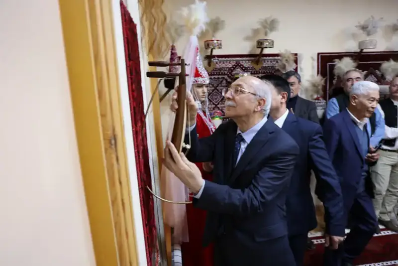 В Астане открылась экспозиция тюркских музыкальных инструментов (9)