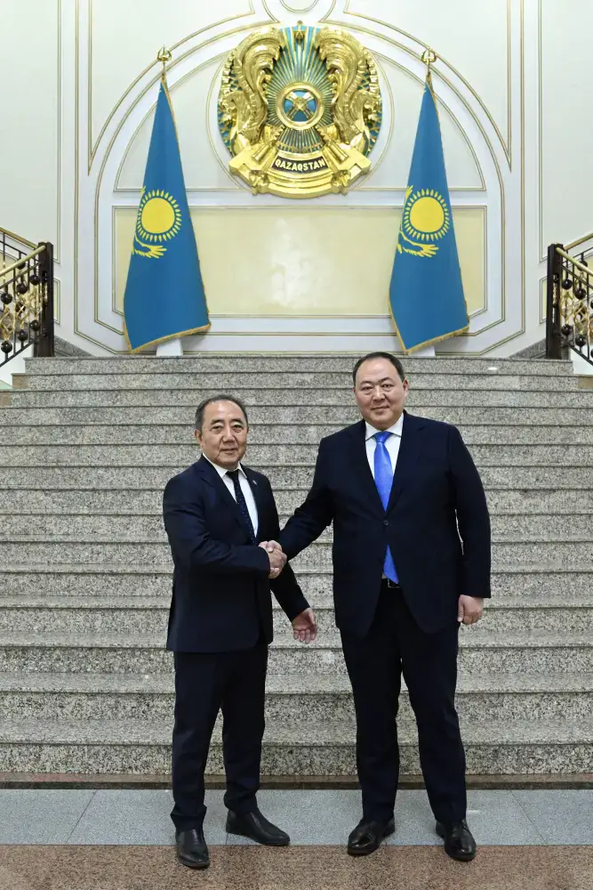 Новый Посол Кыргызстана в Астане вручил грамоты {city2}