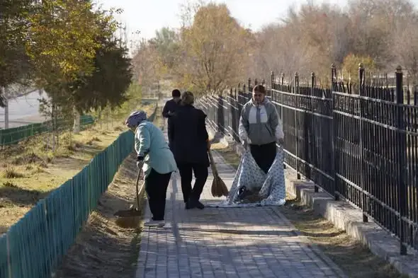 Чистота и озеленение: Общественный субботник в Казыгурте как шаг к улучшению экологии района {city2}