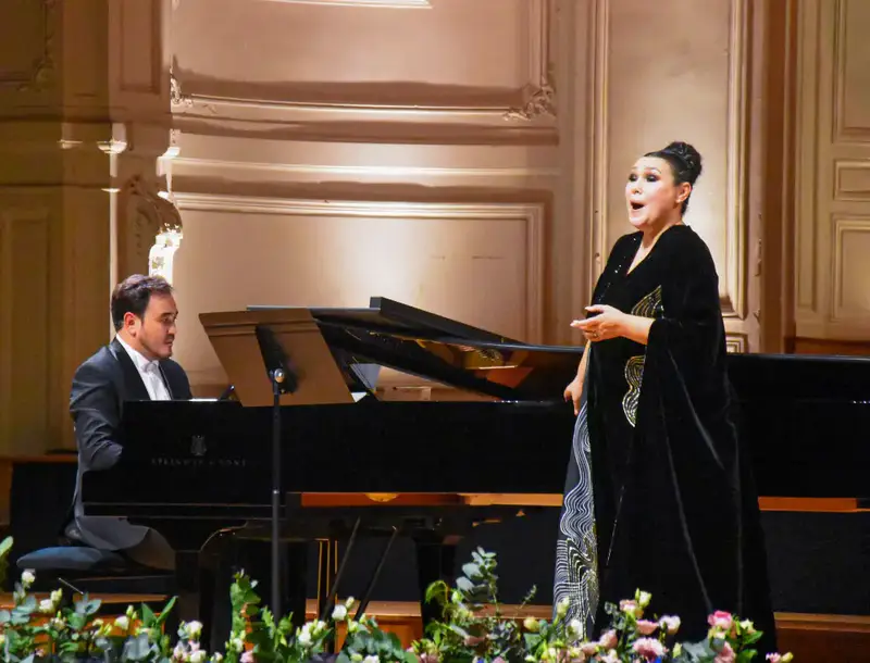 Сольный концерт Майры Мұхамедқызы в Париже 30-летие творческой деятельности классическая музыка {city2}