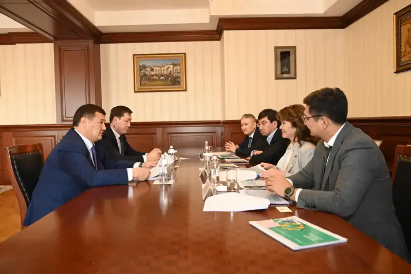 Встреча за столом идей: Аким области и Умут Шаяхметова обсуждают инвестиционные горизонты {city2}