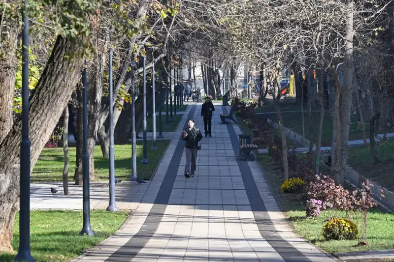 Аким Алматы Дархан Сатыбалды проверил благоустройство и социальные объекты в Ауэзовском районе {city2}