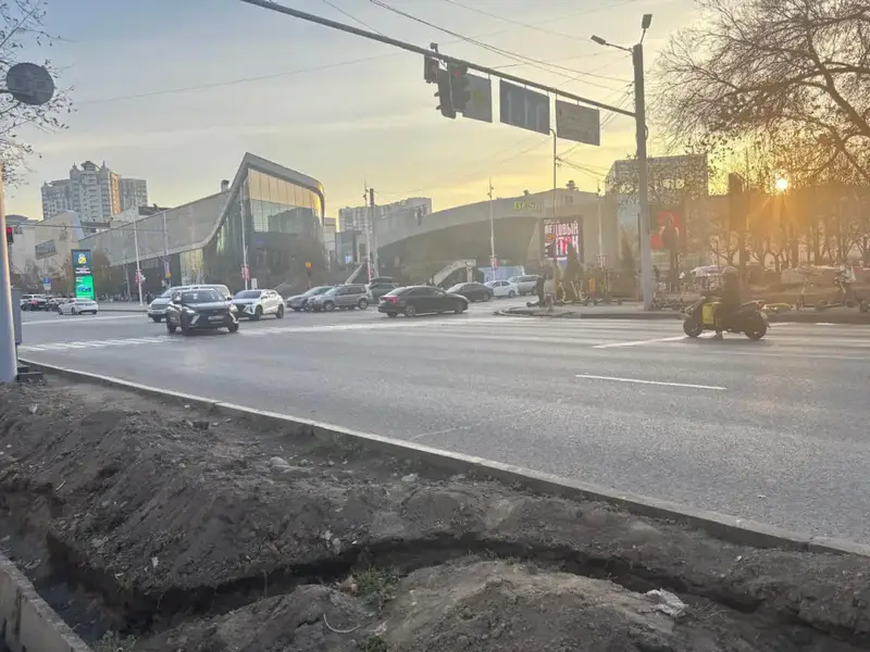 В Алматы изменена схема движения на перекрестке пр. Достык и ул. Жолдасбекова {city2}