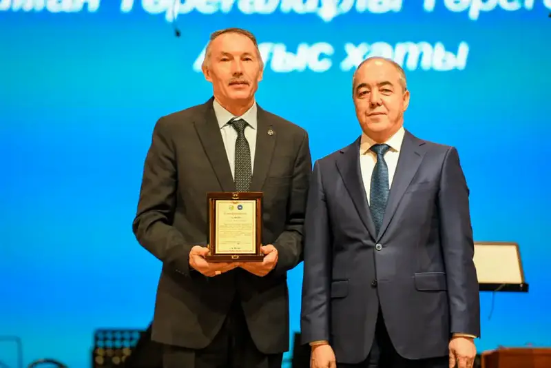 Юбилейный концерт АНК в ЗКО: достижения и награды ассамблейцев {city2}