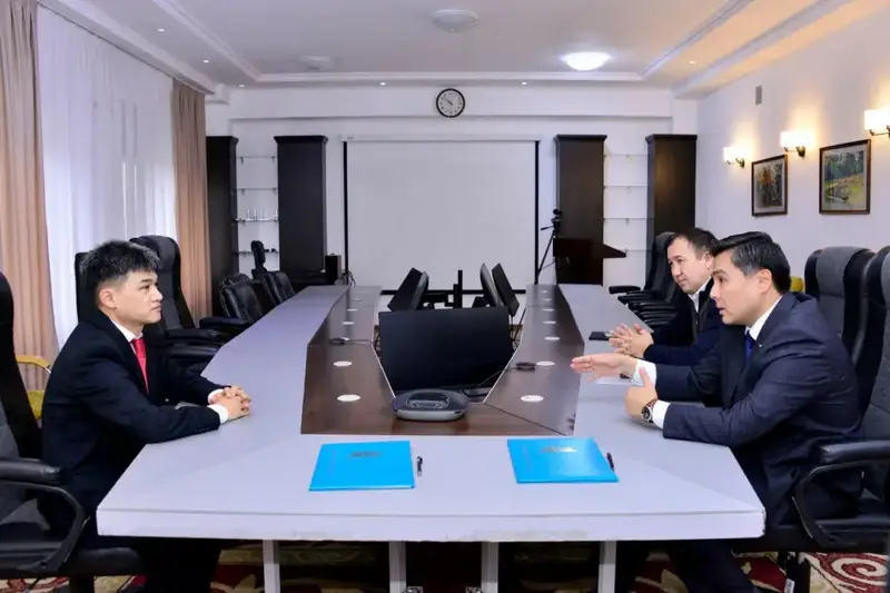 Подписание меморандума между Агентством и КазНПУ имени Абая: шаг к повышению финансовой грамотности студентов {city2}