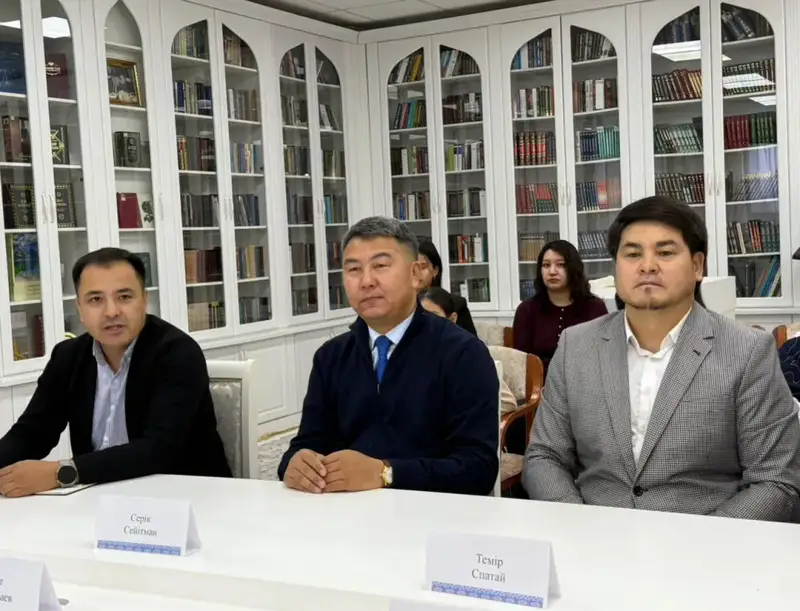 В Астане прошла встреча клуба «Әке мен бала», посвященная семейным ценностям и чтению {city2}